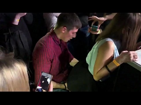 ❤️ Echte seks in een Russische nachtclub. 18-jarig Russisch meisje in de anus en vagina geneukt in een nachtclub Fuck video at porn nl.liporno.ru ☑