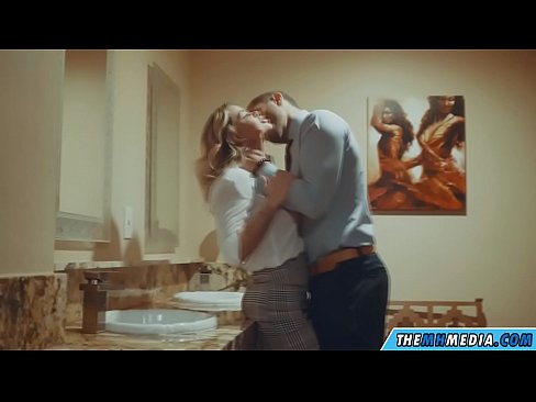 ❤️ Wanneer een rondborstige blondine je verleidt in een openbaar toilet Fuck video at porn nl.liporno.ru ☑